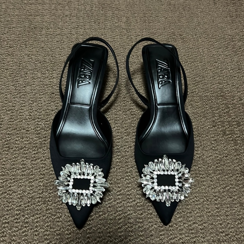 SHIMMERY SLINGBACK HEELS. NWOT
